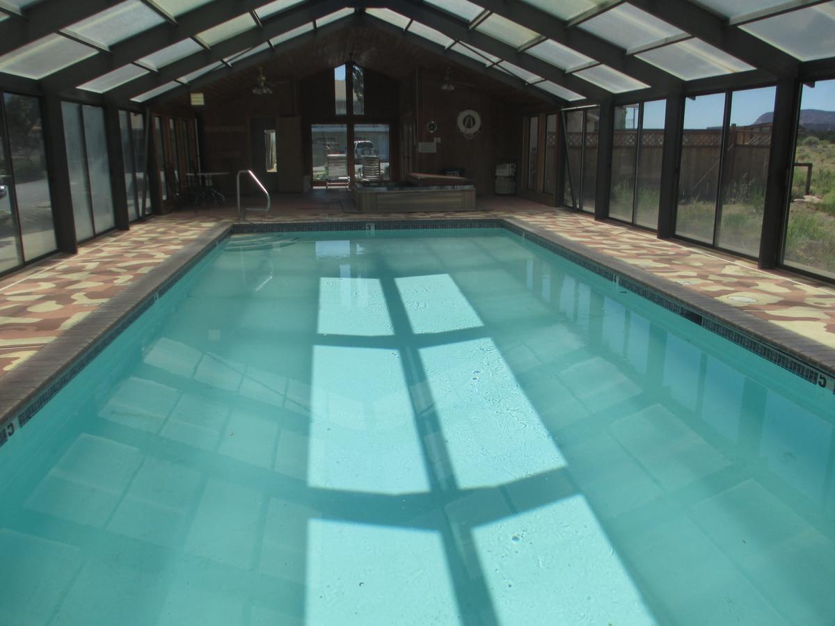 Broken Spur Inn & Steakhouse - thumb 34