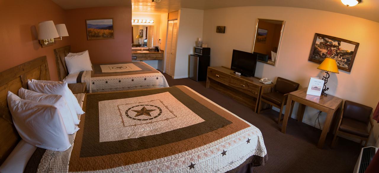 Broken Spur Inn & Steakhouse - thumb 13