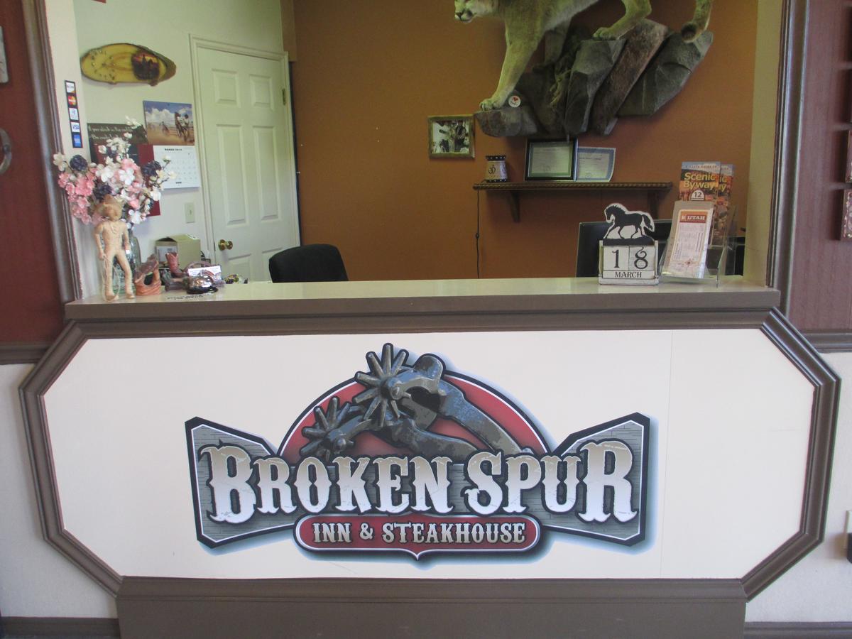 Broken Spur Inn & Steakhouse - thumb 24