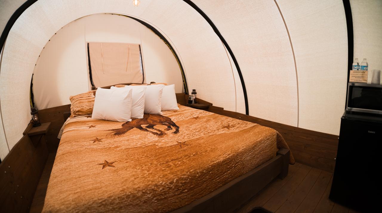 Broken Spur Inn & Steakhouse - thumb 5