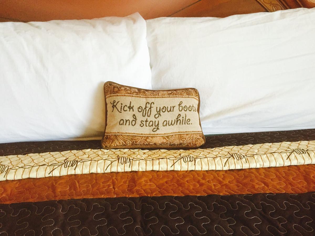 Broken Spur Inn & Steakhouse - thumb 44