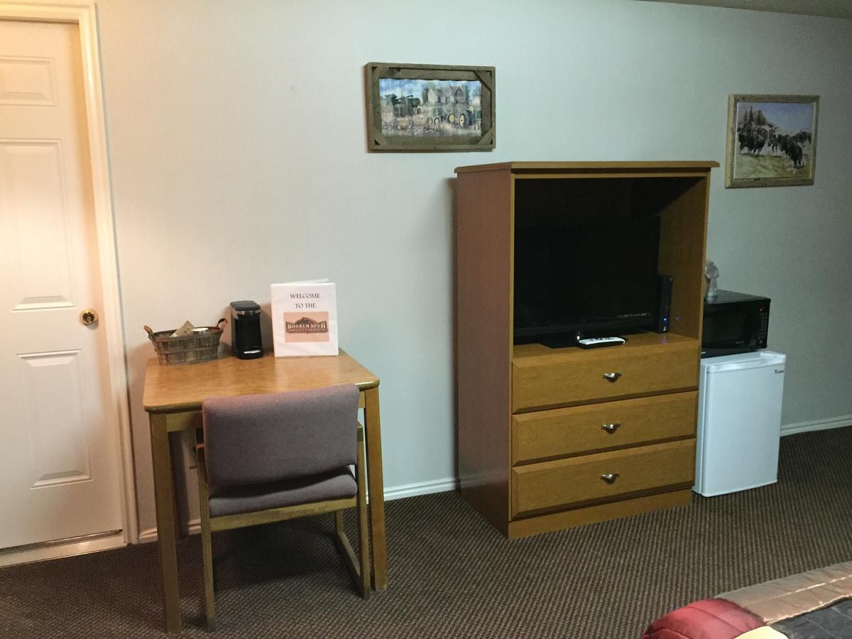 Broken Spur Inn & Steakhouse - thumb 42