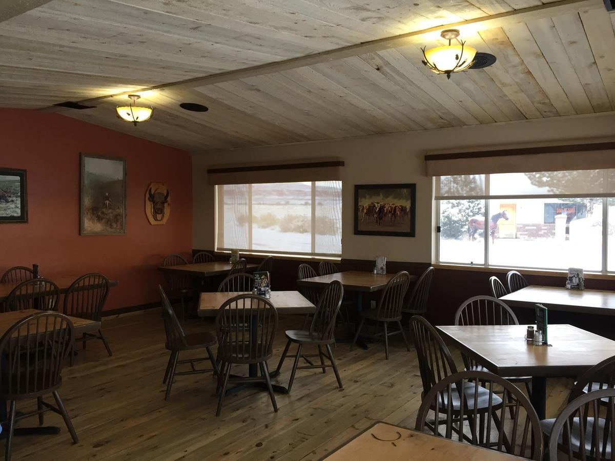 Broken Spur Inn & Steakhouse - thumb 32