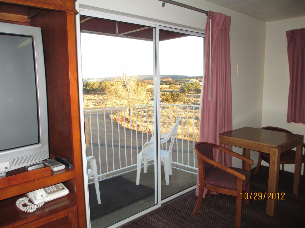 Broken Spur Inn & Steakhouse - thumb 39