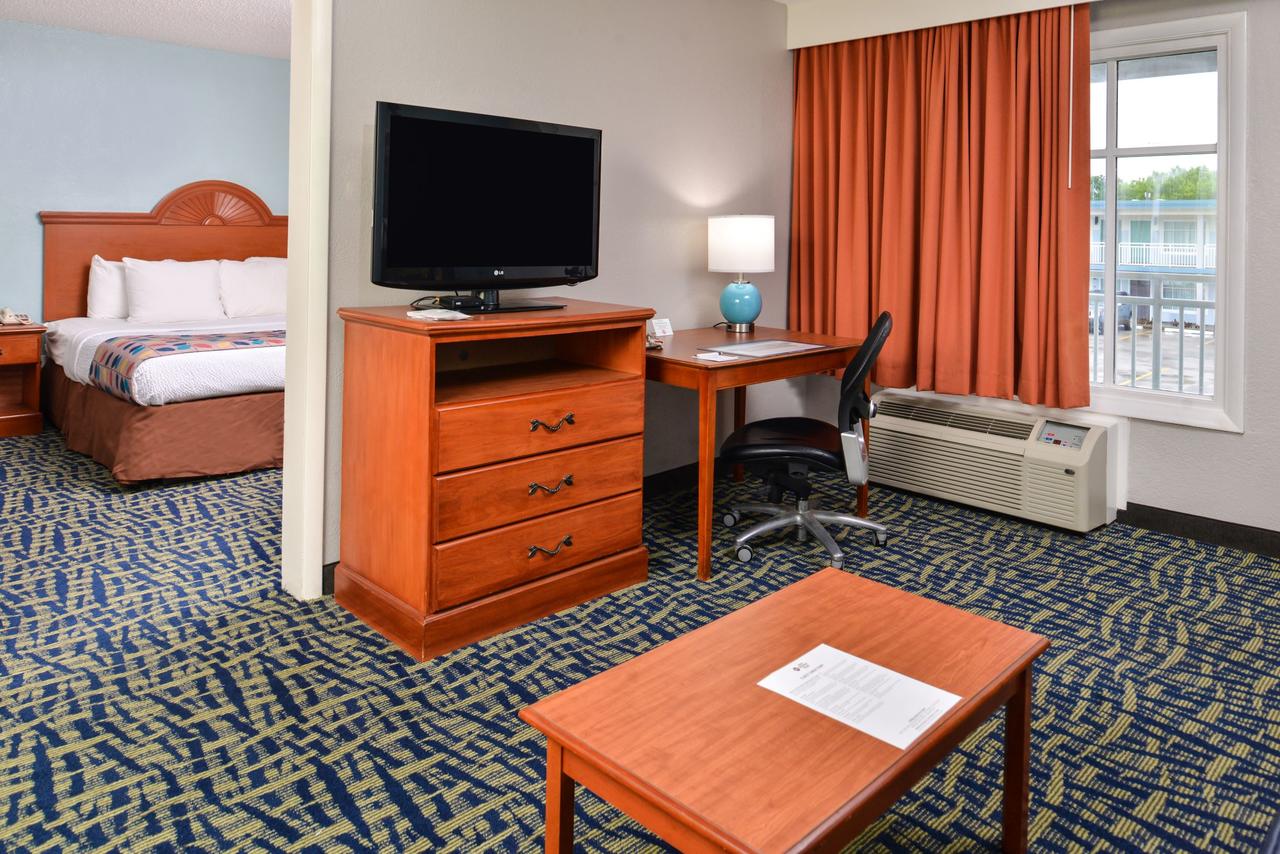 Best Western Plus Holiday Sands Inn & Suites - thumb 25