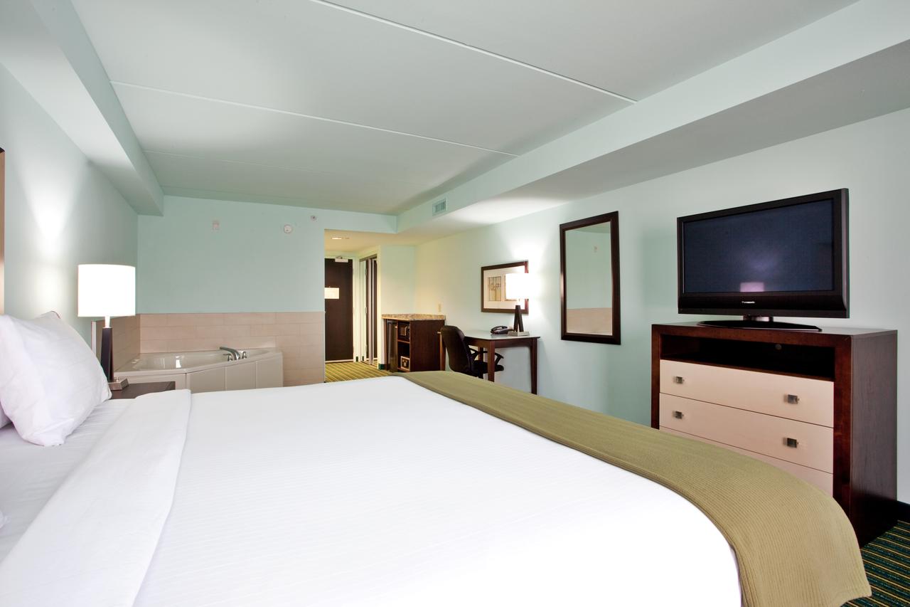 Holiday Inn Express Hotel & Suites Norfolk Airport - thumb 17