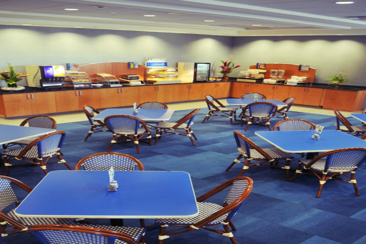 Holiday Inn Express Hotel & Suites Norfolk Airport - thumb 13