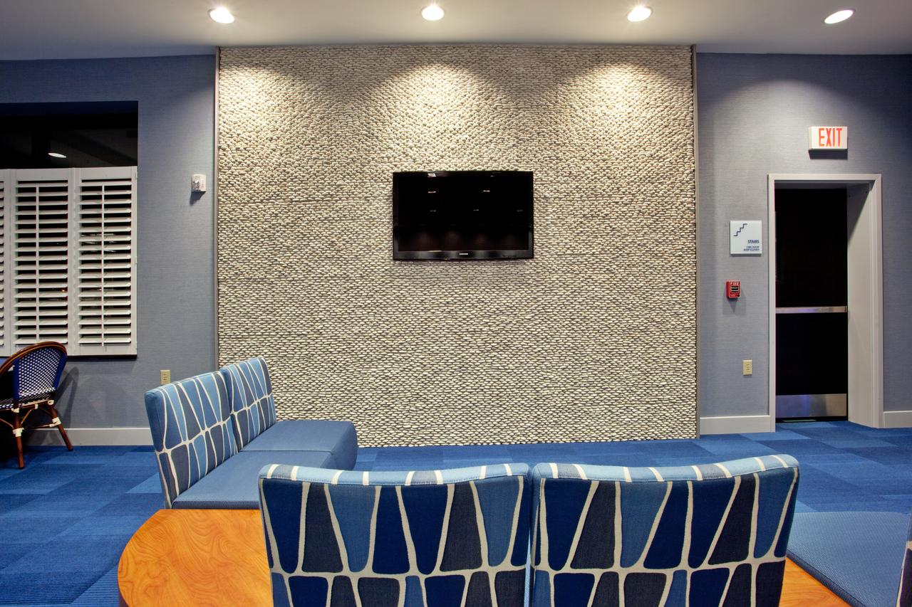 Holiday Inn Express Hotel & Suites Norfolk Airport - thumb 12