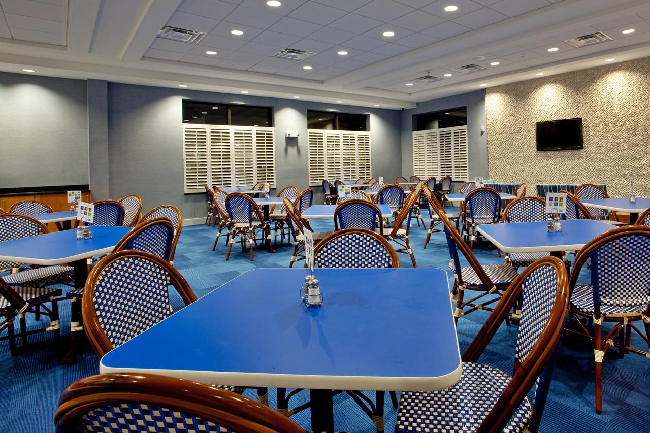 Holiday Inn Express Hotel & Suites Norfolk Airport - thumb 9