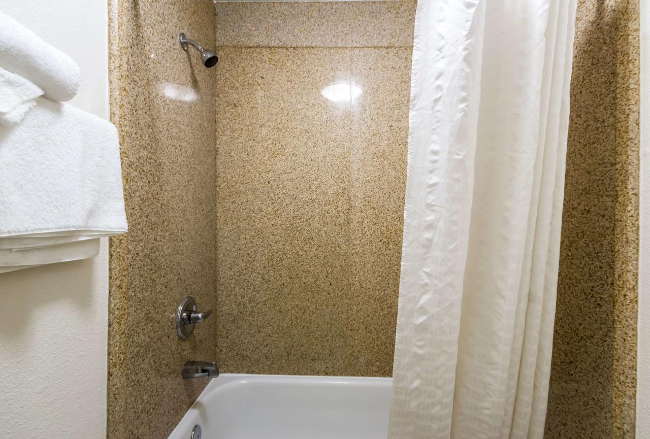 Econo Lodge Little Creek - thumb 10