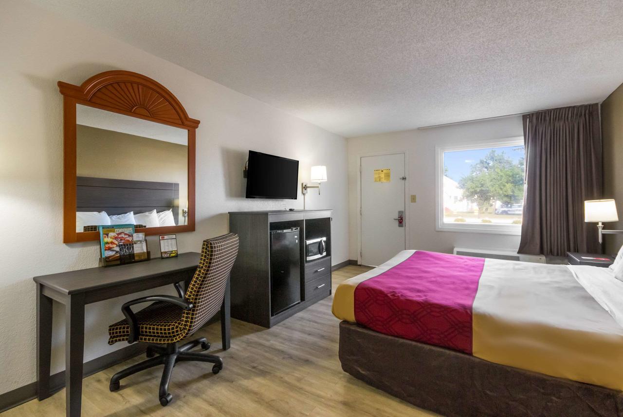 Econo Lodge Little Creek - thumb 17