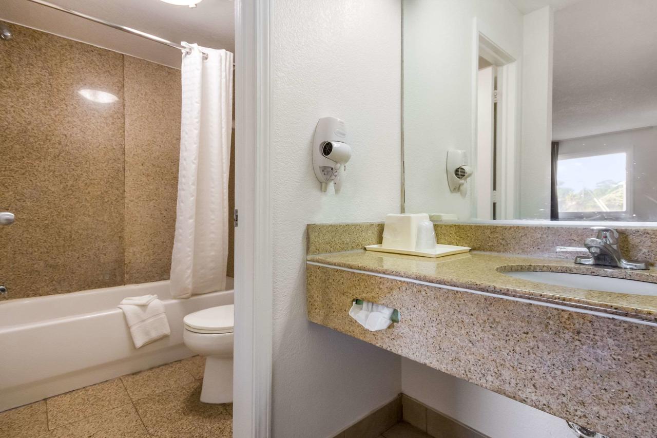 Econo Lodge Little Creek - thumb 3