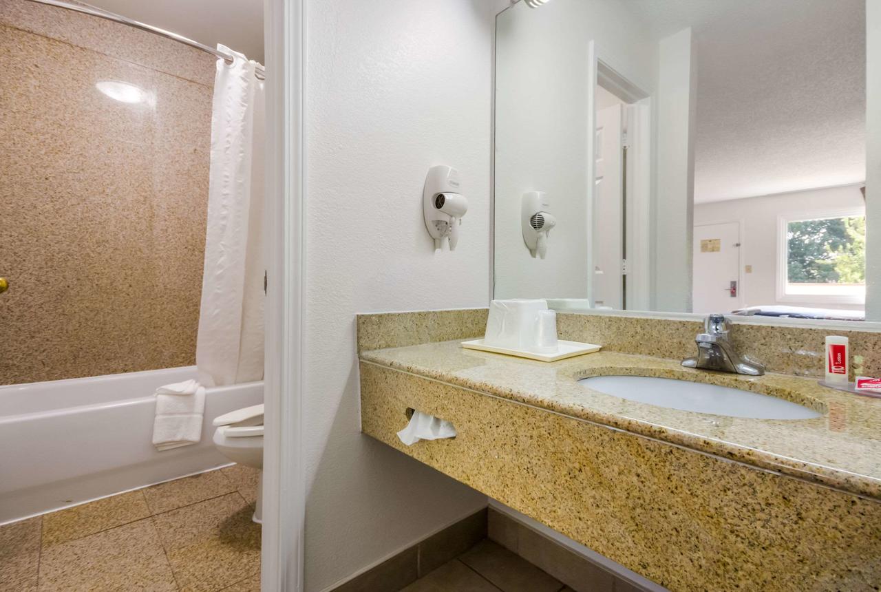 Econo Lodge Little Creek - thumb 24