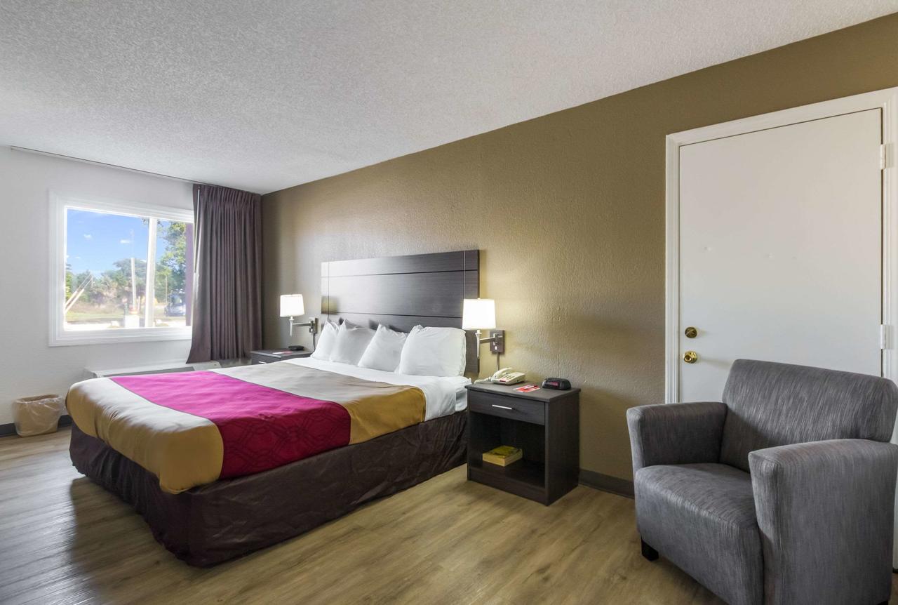 Econo Lodge Little Creek - thumb 2
