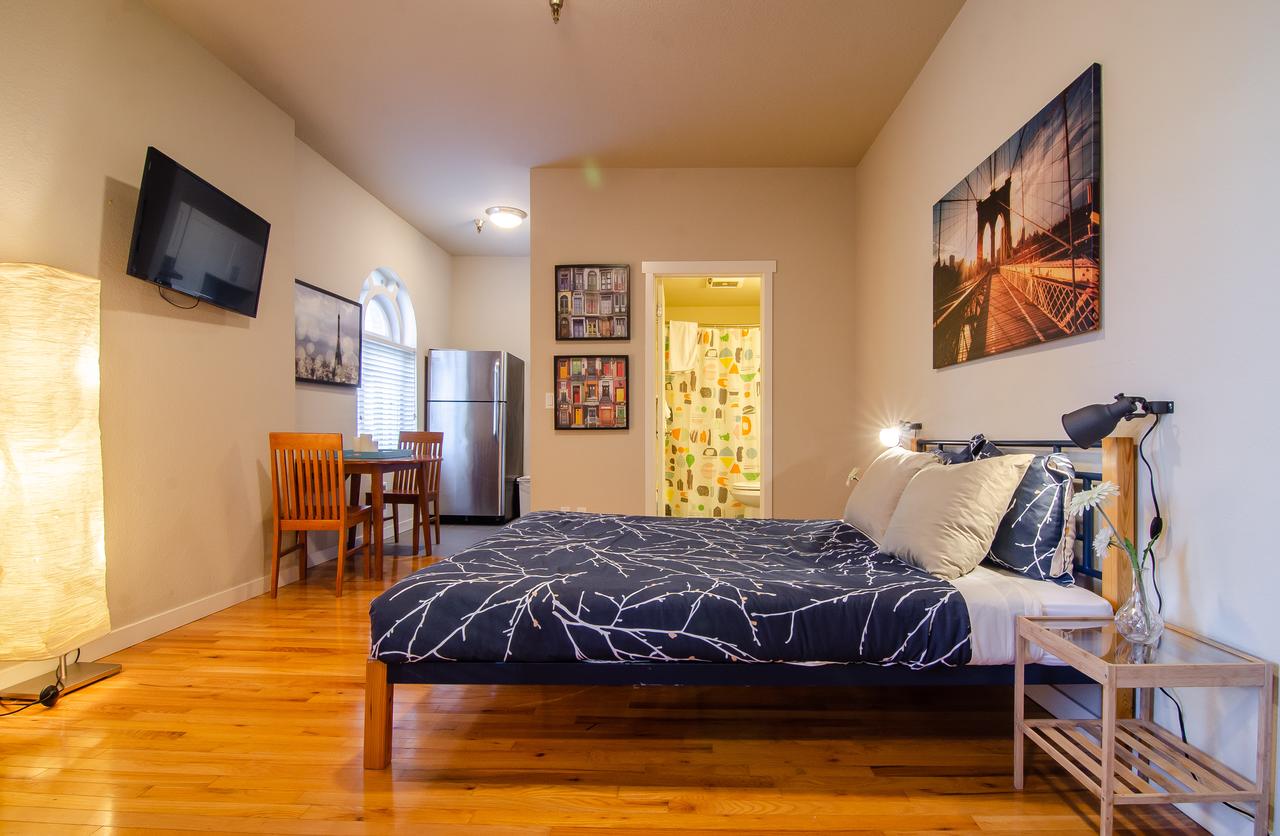 100 Yesler 511 - thumb 3