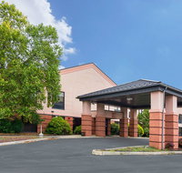 Quality Suites Martinsburg - Accommodation Indiana