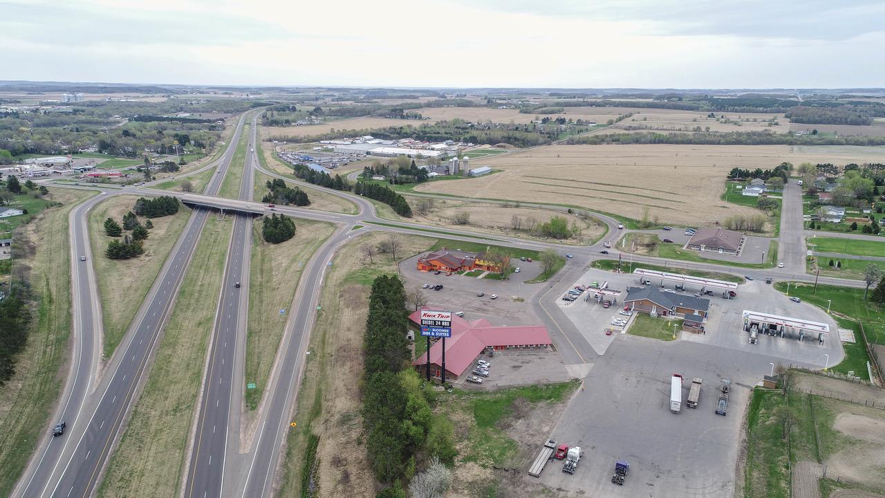 Bloomer Inn & Suites - thumb 12