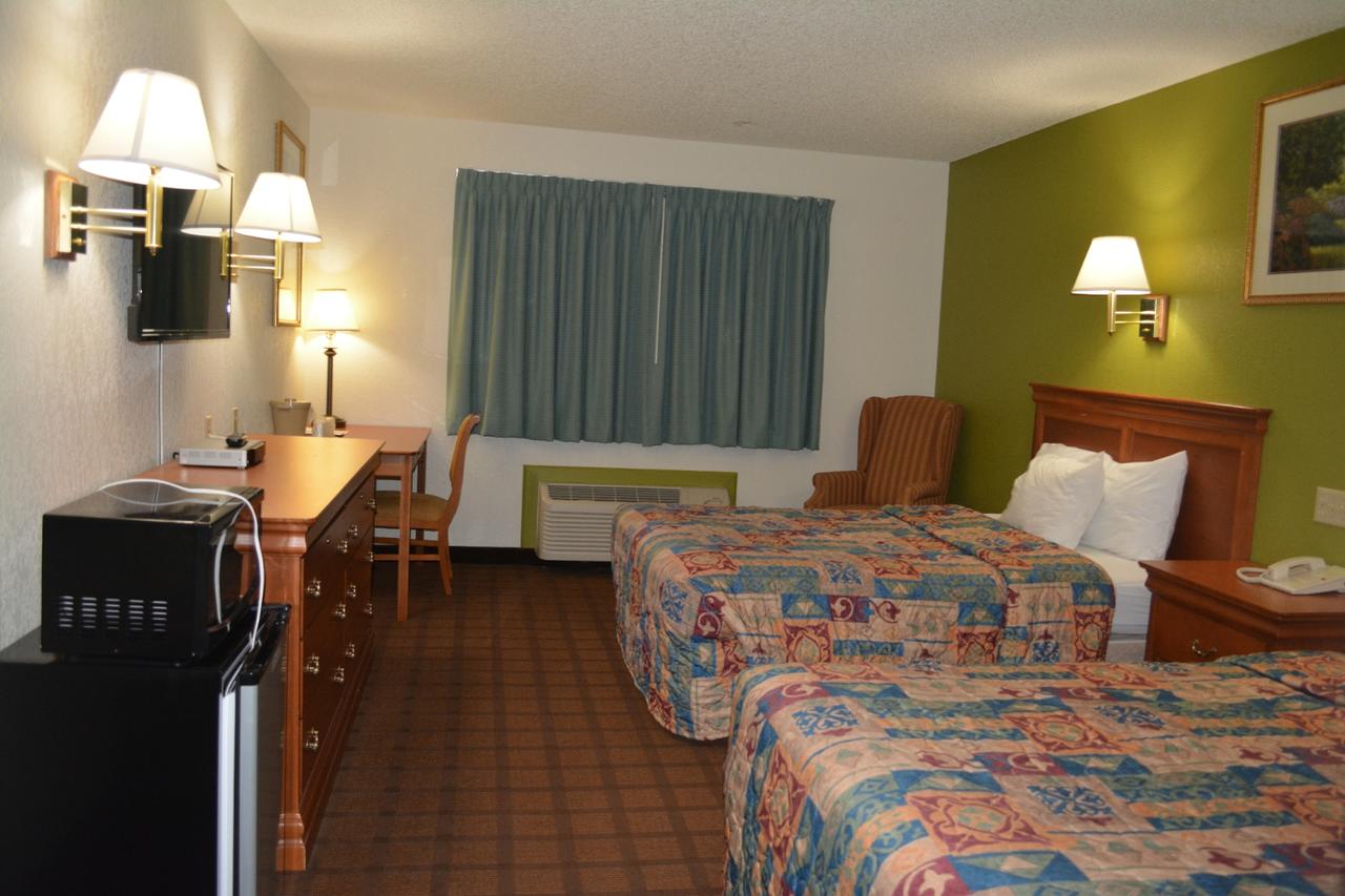 Bloomer Inn & Suites - thumb 27