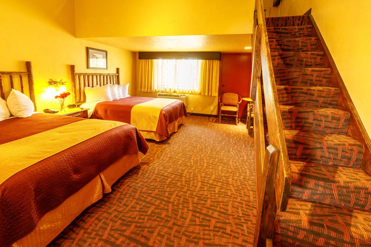 Elk Country Inn - thumb 2