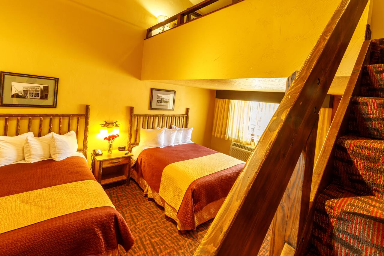 Elk Country Inn - thumb 1