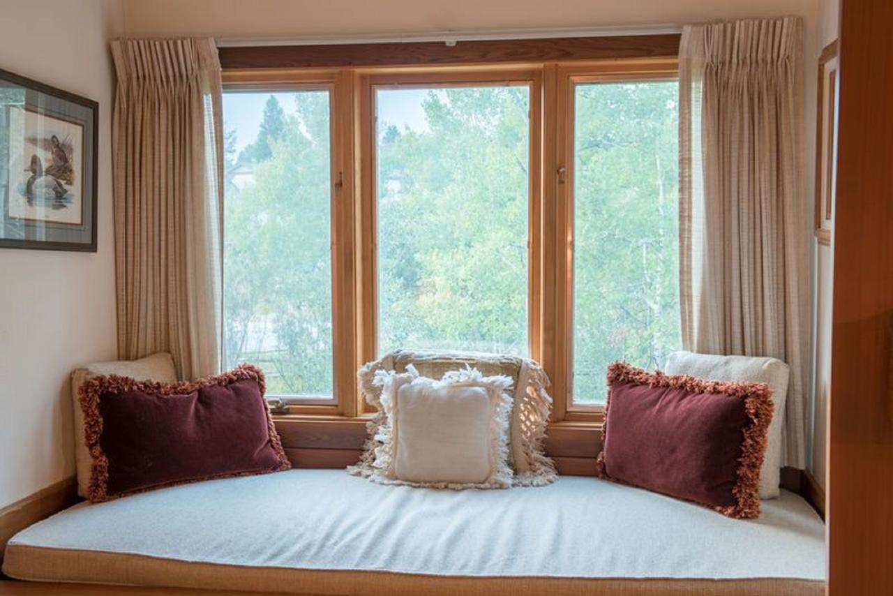 Jackson Hole Hideaway - thumb 4