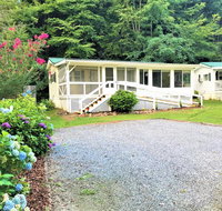 Streams  Dreams in the HEART of The Great Smoky Mountains Sylva NC Sleeps 7Take in the smell of nature while relaxing by th - Accommodation Indiana