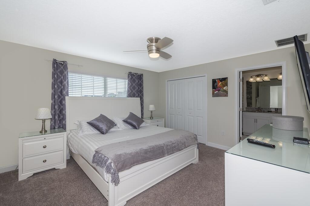 (AA3077) Storey Lake Home 4/3 Private Pool, Lake & Free Waterpark - thumb 3