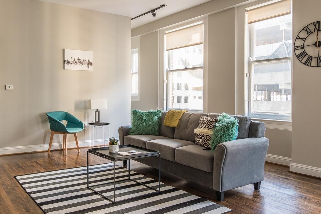 1 And 2 BR Downtown Apts By Frontdesk - thumb 1