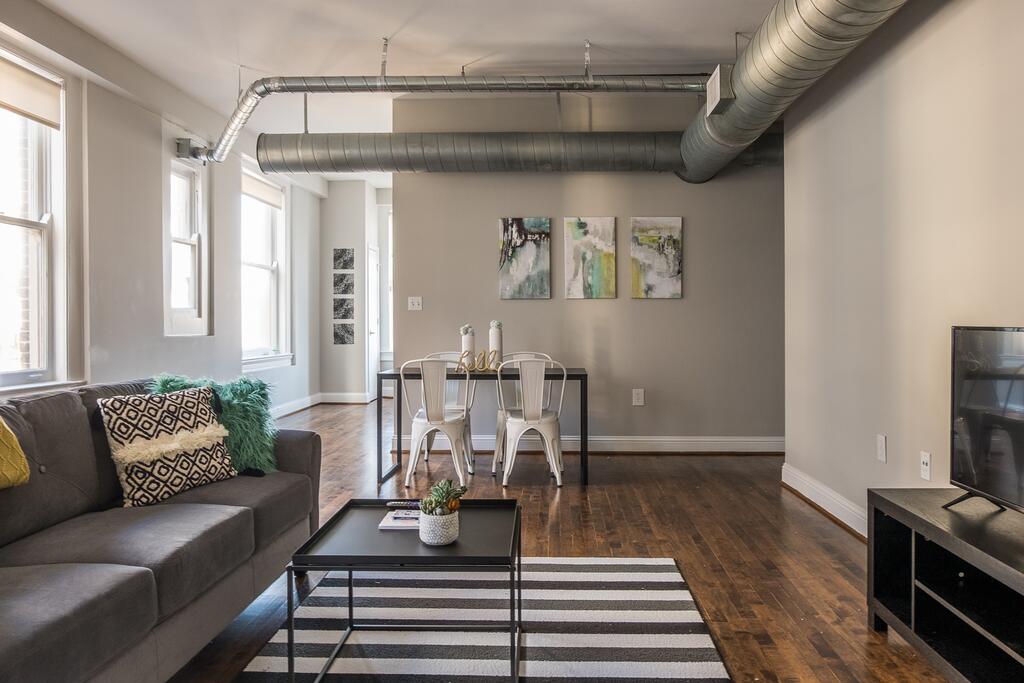 1 And 2 BR Downtown Apts By Frontdesk - thumb 3