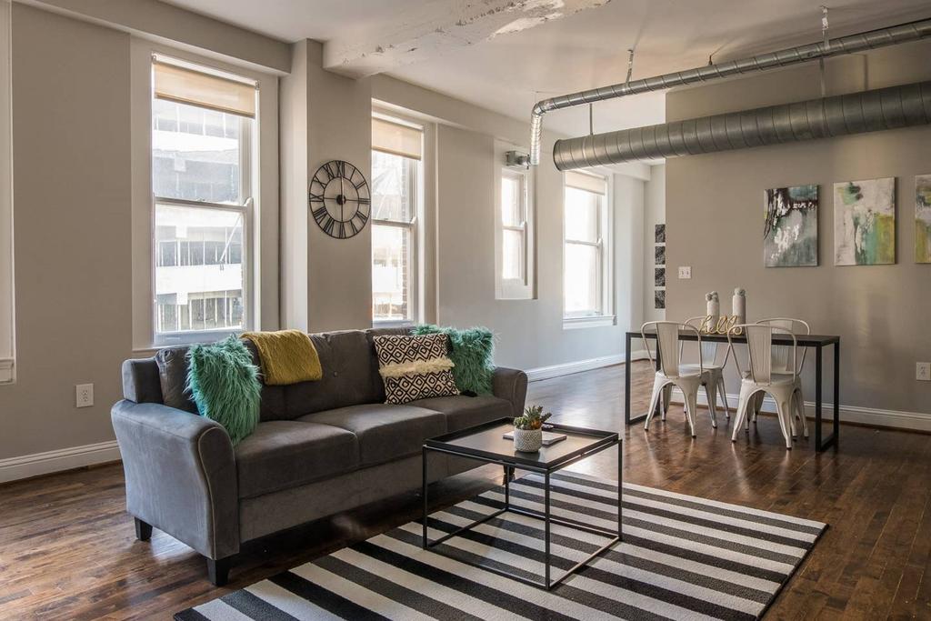 1 And 2 BR Downtown Apts By Frontdesk - thumb 0