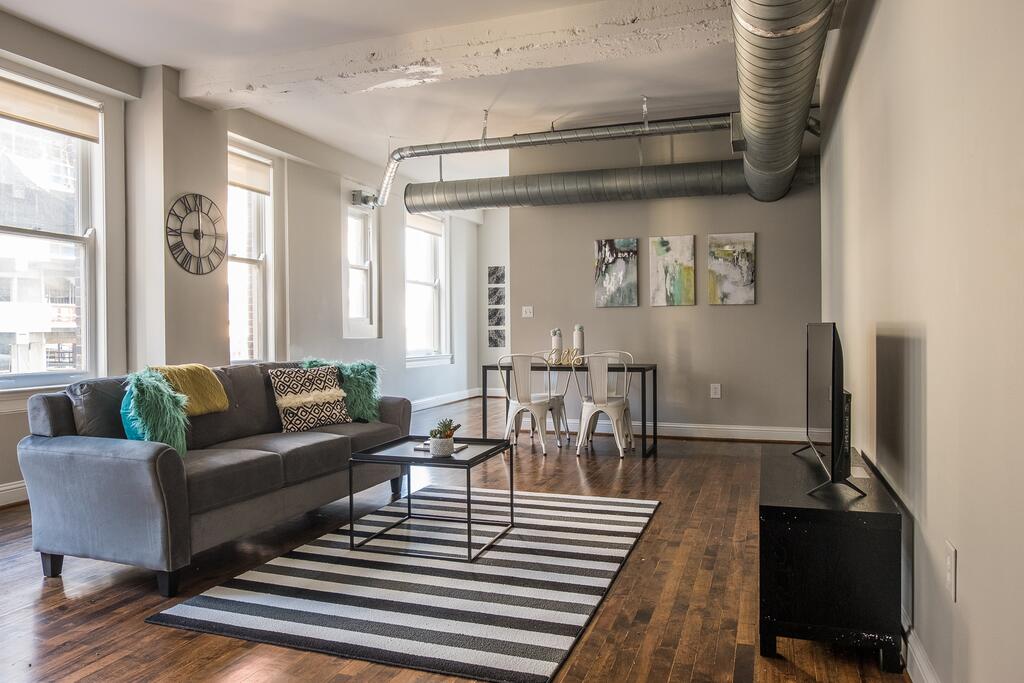 1 And 2 BR Downtown Apts By Frontdesk - thumb 2