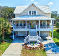 1 Block to Beach Ocean-View Oak Island Estate home - Accommodation Indiana