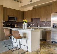 1 BR Apt with Gameroom by Frontdesk - Accommodation Indiana