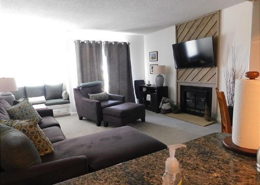 1310 - Gold 2 Bdrm- 850 SF Sleeps 4 - thumb 0