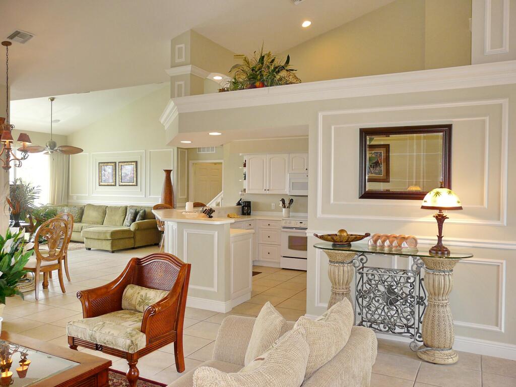 1611 Almeria Court - thumb 2