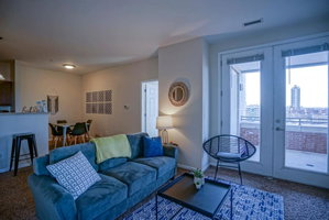 2 BR Apt Downtown With View By Frontdesk