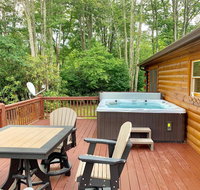 2 BR Cabin with Hot Tub, Deck, Fire Pl - Accommodation Indiana
