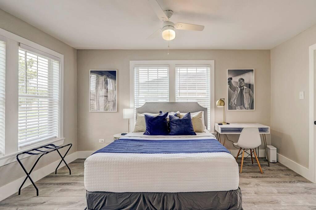 2 UNITS - CENTRAL Houston - 6 BR 4 Bath - Gated Parking - thumb 2