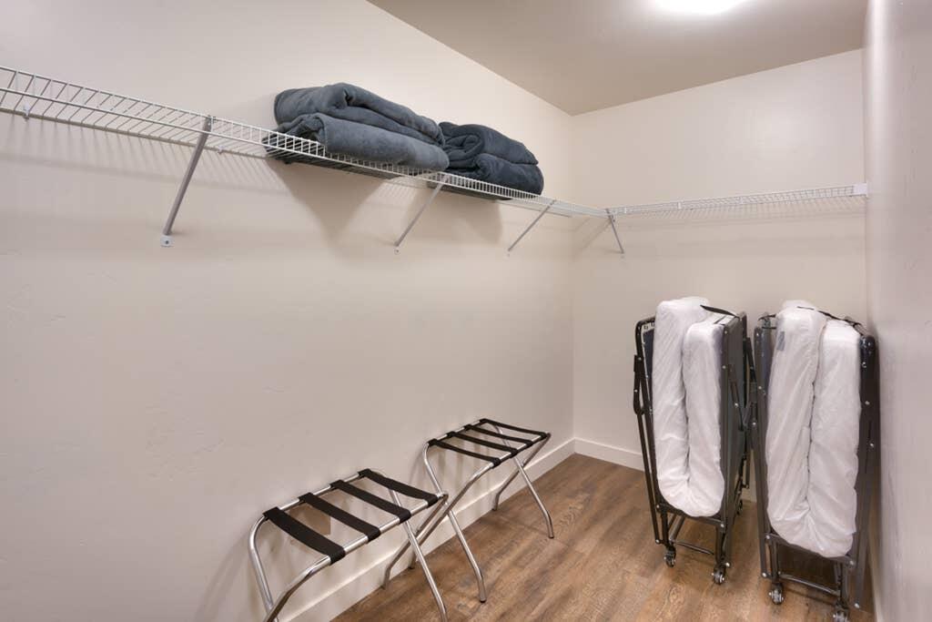 2H Cozy Redcliff Condo - thumb 3