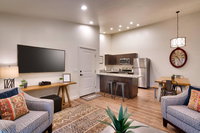 2I Spacious Top Floor RedCliff Condo Accommodation Indiana