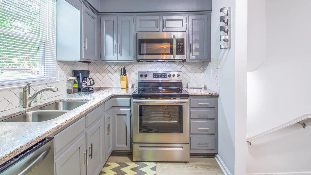 4 Bedroom, Nightingale Lane - thumb 2