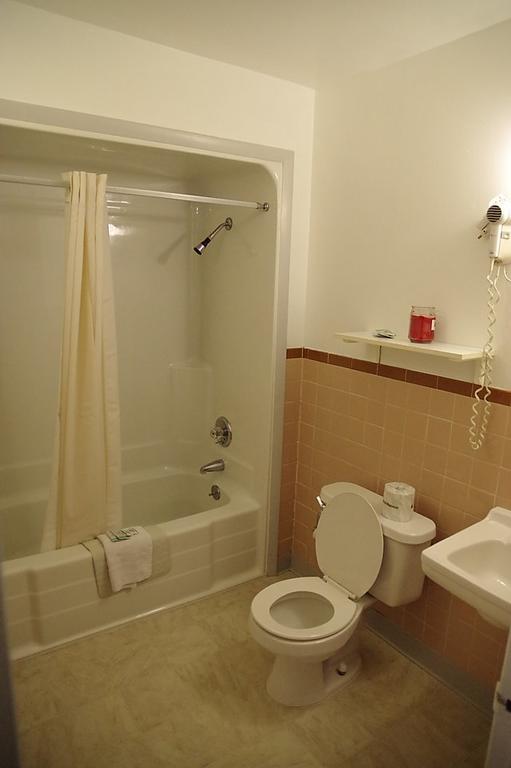 4-Winds Motel - thumb 3