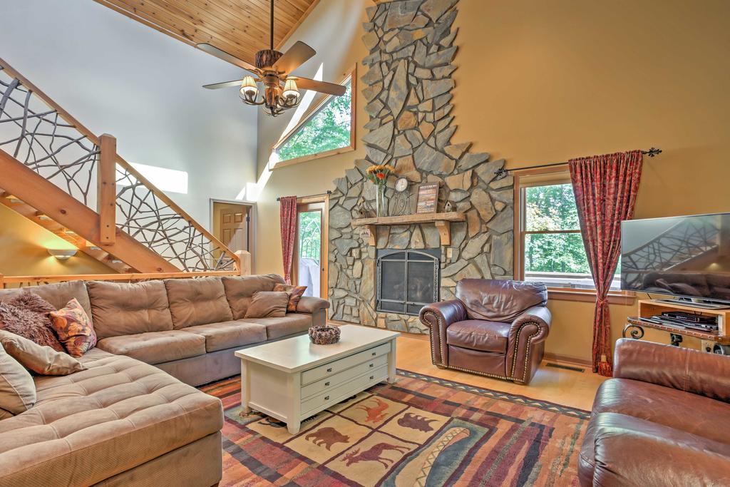 4BR Waynesville House With Decks And Hot Tub! - thumb 3