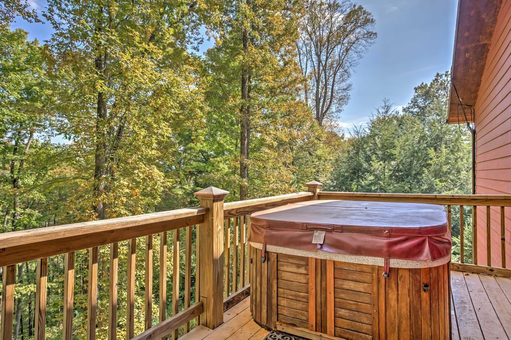 4BR Waynesville House With Decks And Hot Tub! - thumb 1