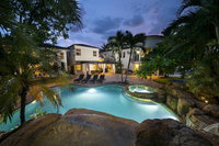 8 Bedroom Villa Fits 20 with Movie Theater Pool Basketball Accommodation Indiana