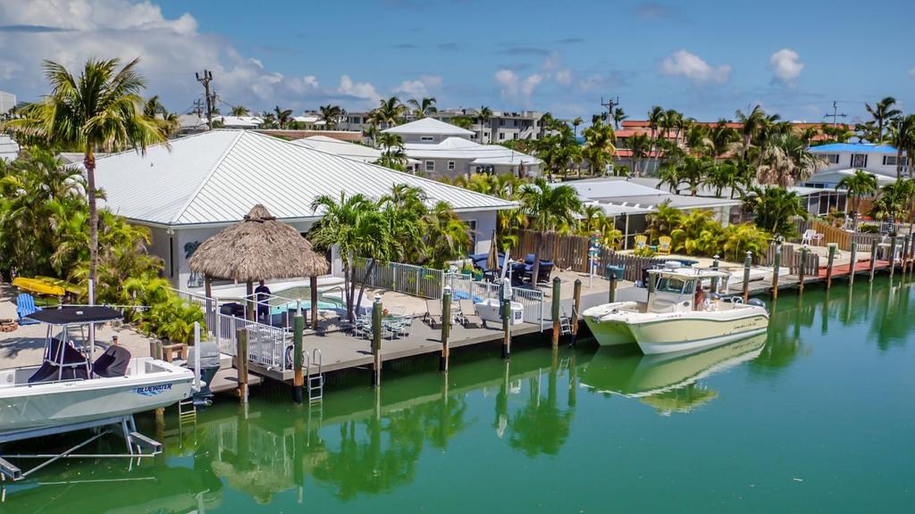 A Cut Above 3bed/2bath Duplex With Private Pool, Dockage & Cabana Club - thumb 1