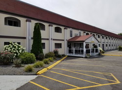All Seasons Inn & Suites