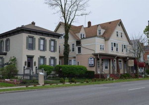 Apartment In The Center Of Downtown (Strauss)