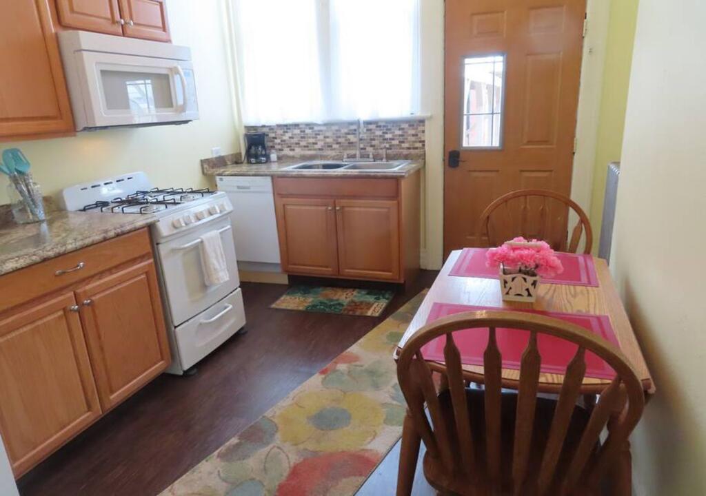 Apartment In The Center Of Downtown (Strauss) - thumb 3
