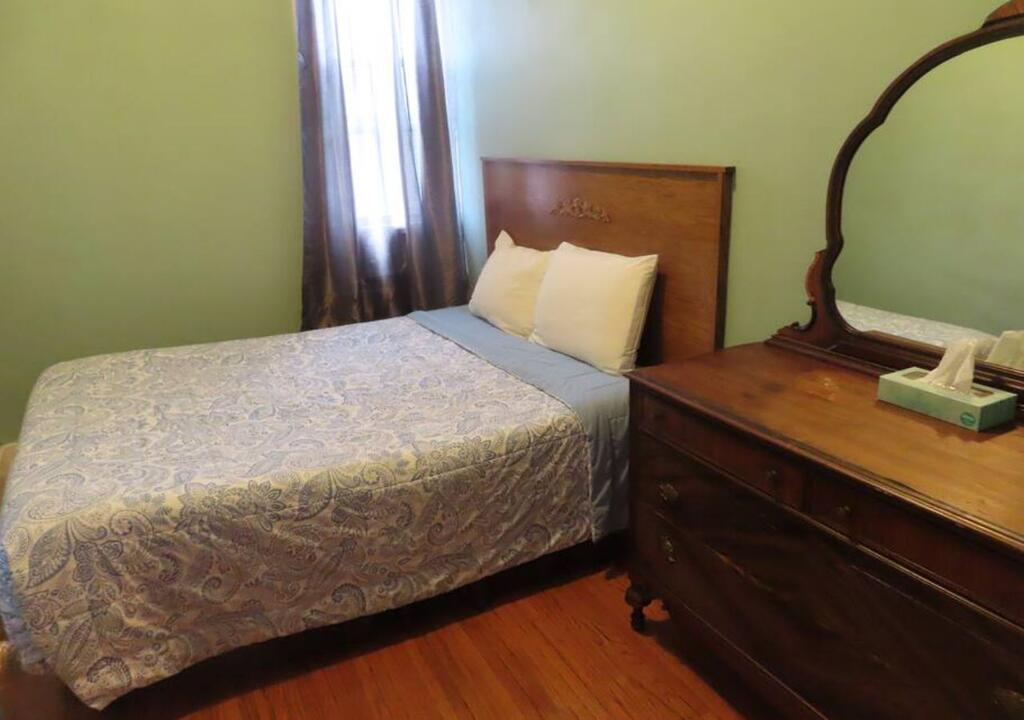 Apartment In The Center Of Downtown (Strauss) - thumb 2